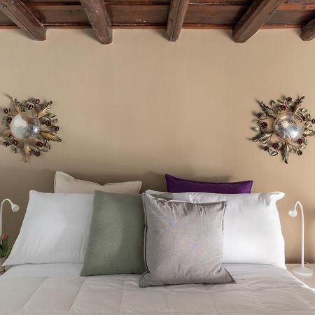 Iflat Pantheon Historic Two-Story Apartment Rome Bagian luar foto