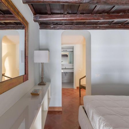 Iflat Pantheon Historic Two-Story Apartment Rome Bagian luar foto