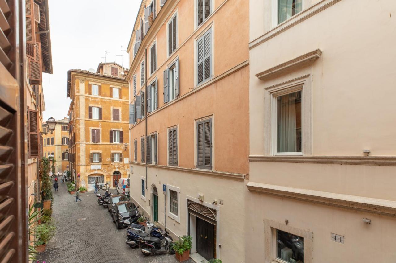 Iflat Pantheon Historic Two-Story Apartment Rome Bagian luar foto