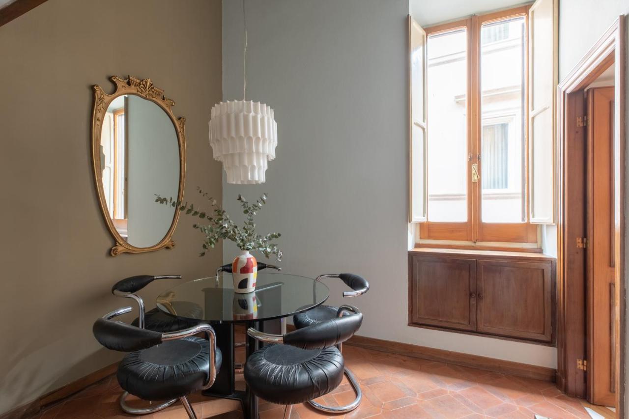 Iflat Pantheon Historic Two-Story Apartment Rome Bagian luar foto