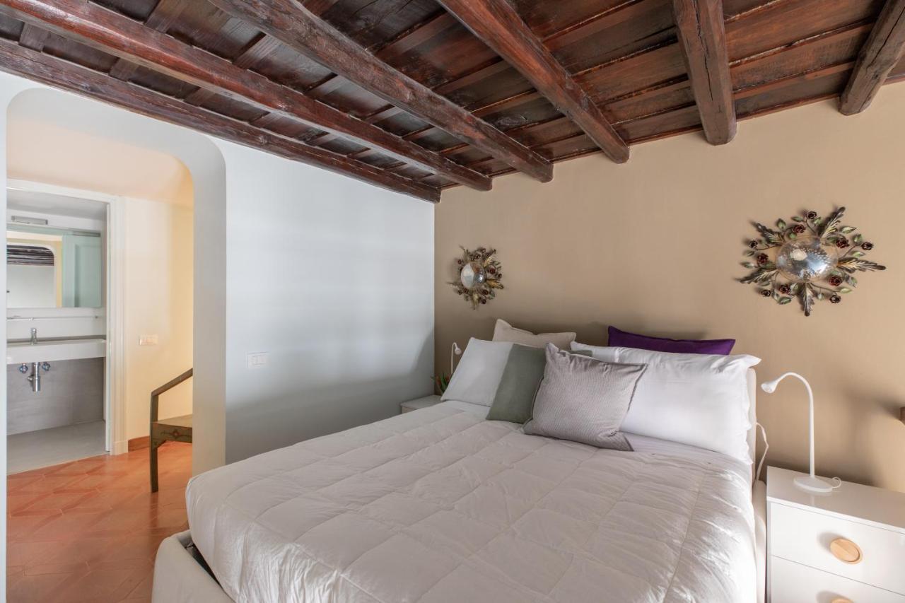 Iflat Pantheon Historic Two-Story Apartment Rome Bagian luar foto